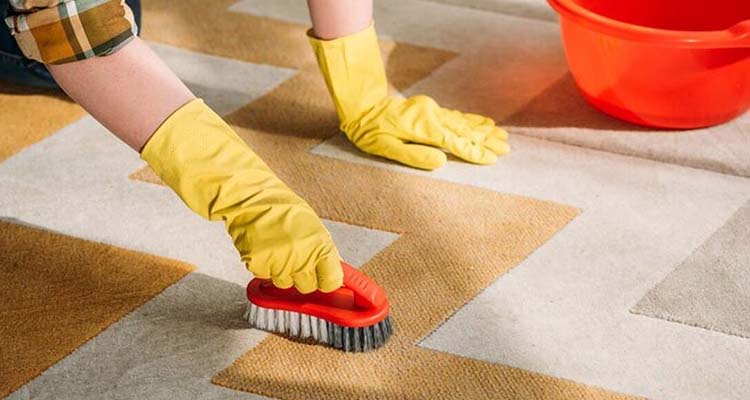 بهترین روش پاک کردن لکه رنگ مو از فرش